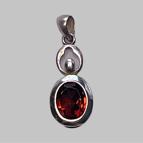 Elegant Silver and Red Garnet Pendant! - Picture 2 of 3